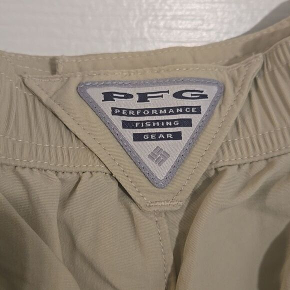 Columbia Men's Tan Cargo Shorts - Picture 8 of 8